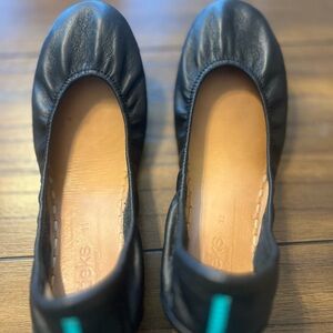 Women’s size 11 Black Matte Tieks